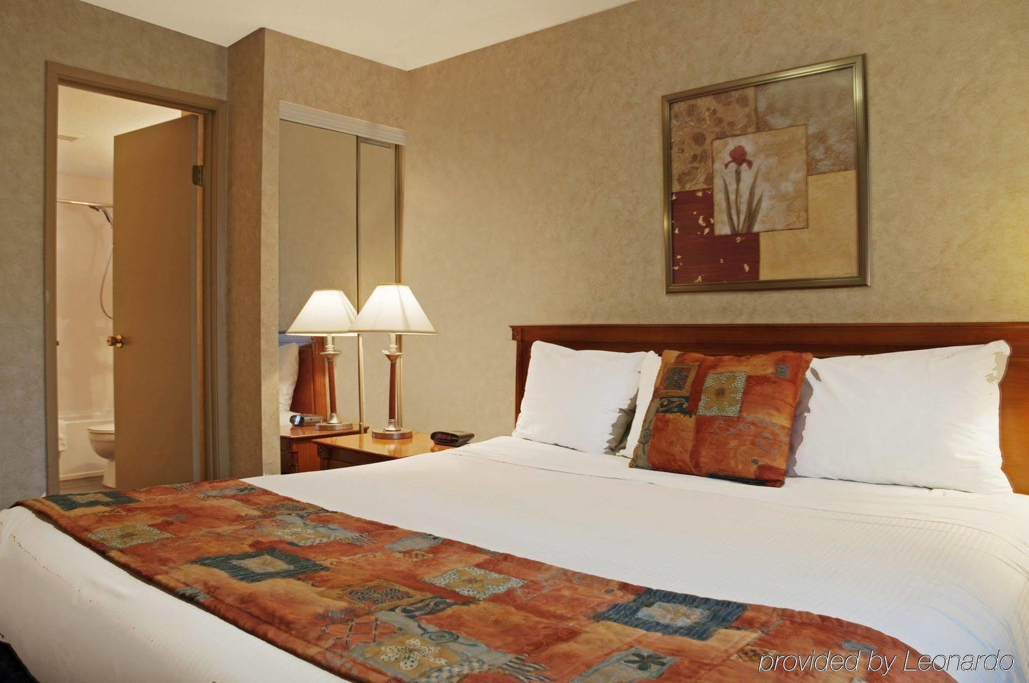 Hotel North Vancouver 3*